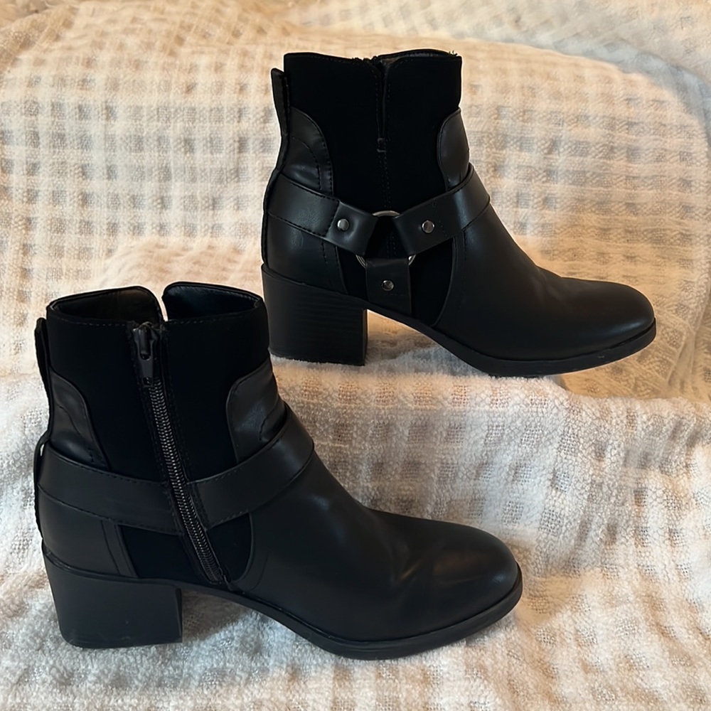 Black Ankle Height Suede and Leather Boots Size 8